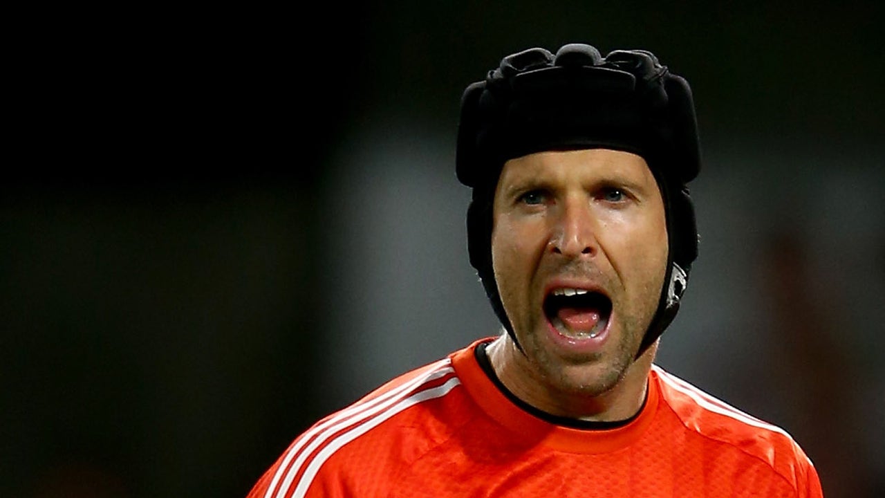Chelsea agree deal to sell goalkeeper Petr Cech to London rivals Arsenal